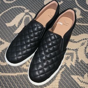 NWOT: A New Day women’s quilted sneakers sz 10